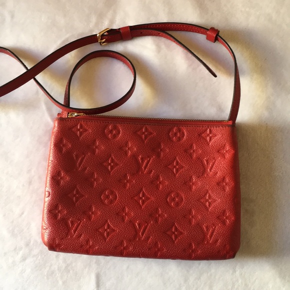 {Louis Vuitton} crossbody - Picture 2 of 11
